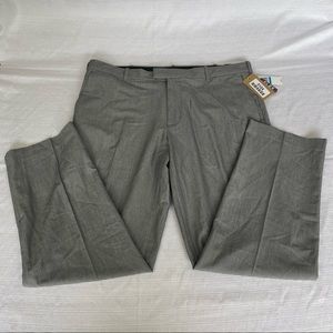 NWT Van Heusen Men's Size 36W X 30L Grey Poly/Rayon Straight Fit Pants #0104